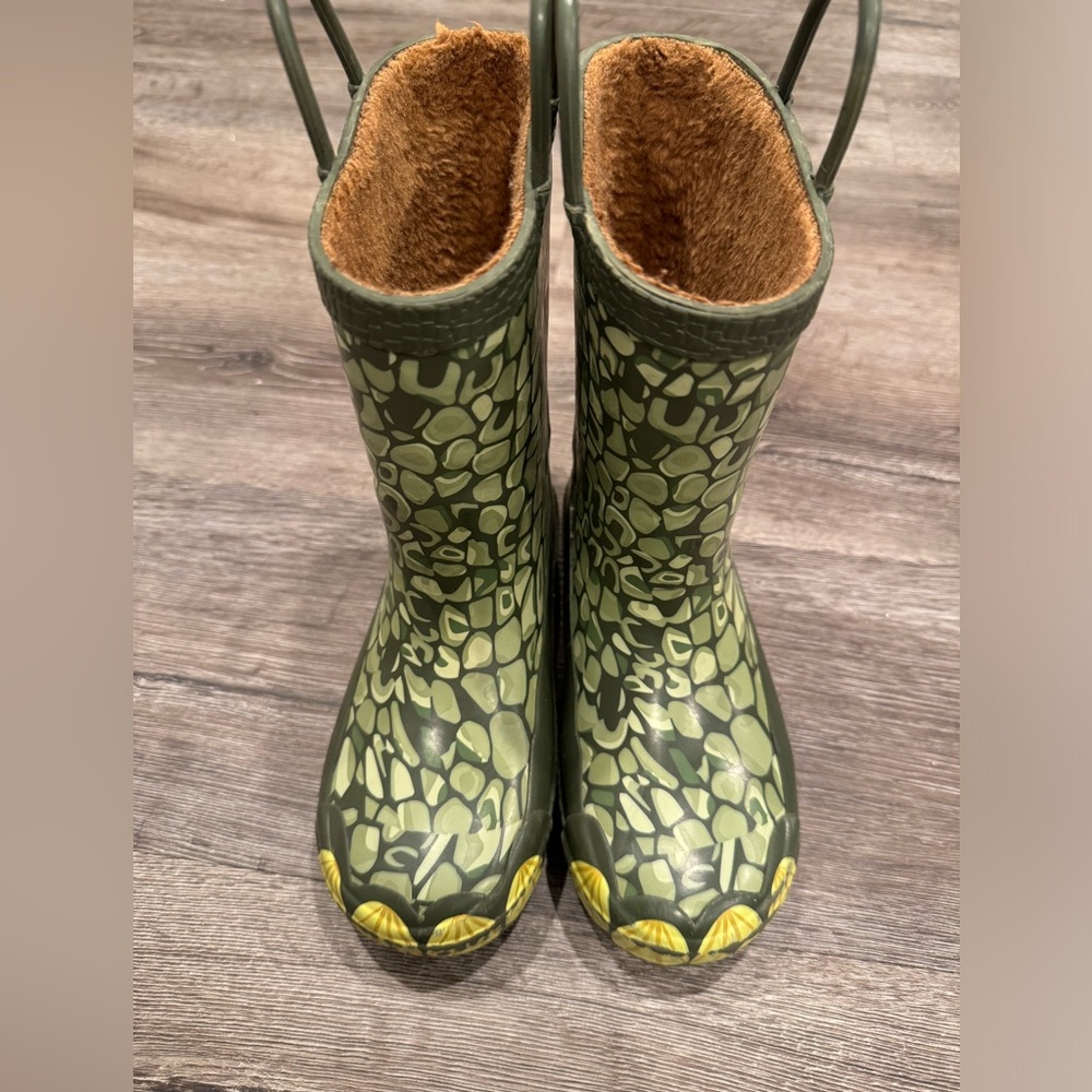 Dinosaur faux fur-lined rain boots, size 13/1
